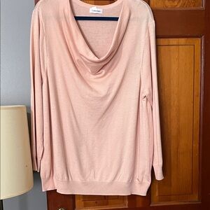Calvin Klein light weight sweater in a peach/pink color! Size 1X